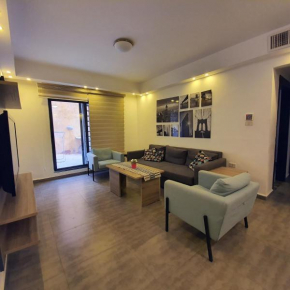 Contemporary Apartment Next To Mecca Mall